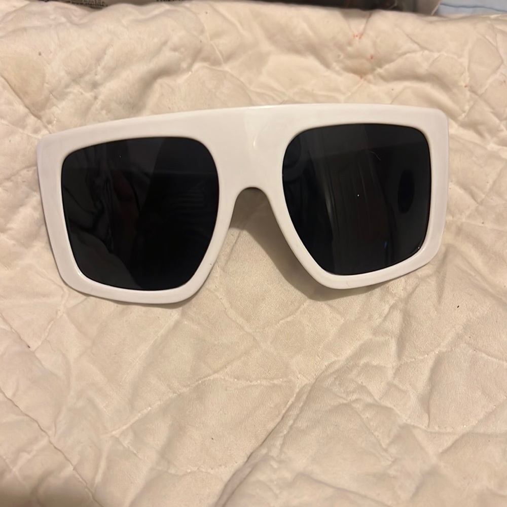 Sunglasses. Women.